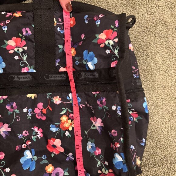 LeSportsac Weekender duffle bag in like new condition - Picture 7 of 7